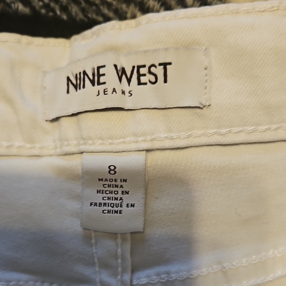 Nine West Women's Classic Cream Shorts - Picture 4 of 9